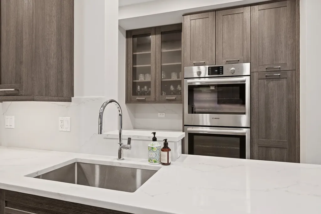 2100 North Lincoln Park West Street Chicago IL 60614