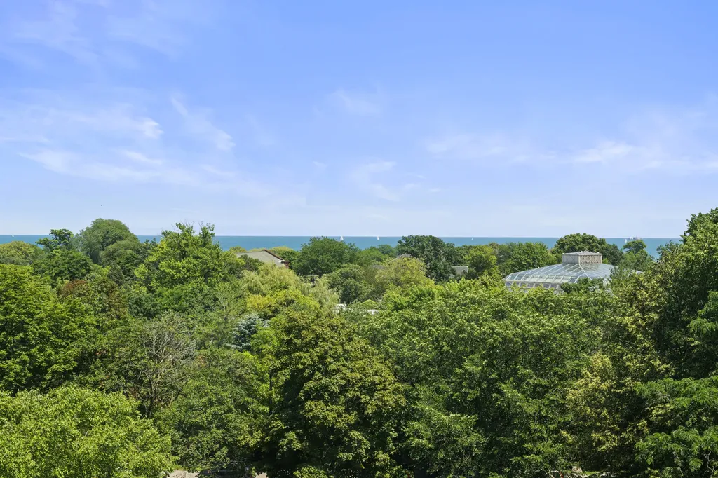 2100 North Lincoln Park West Street Chicago IL 60614