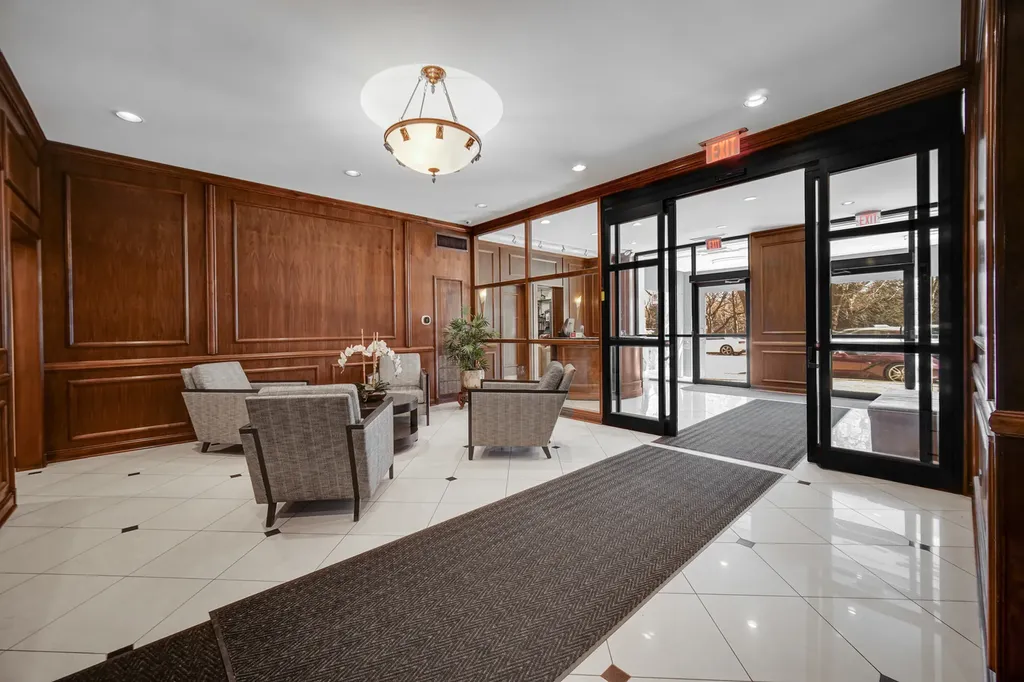 2100 North Lincoln Park West Street Chicago IL 60614