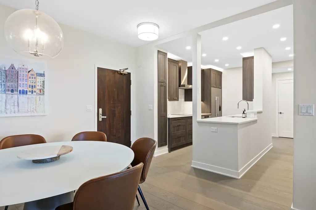 2100 North Lincoln Park West Street Chicago IL 60614