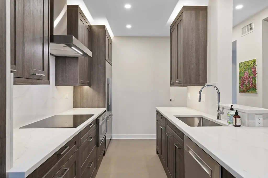 2100 North Lincoln Park West Street Chicago IL 60614