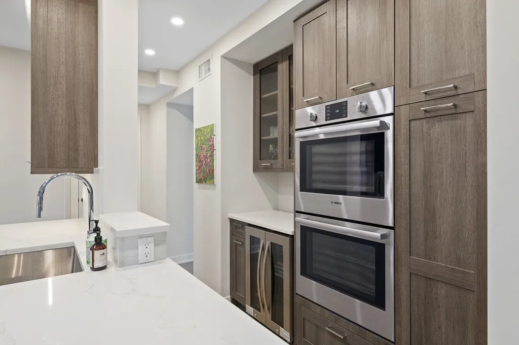2100 North Lincoln Park West Street Chicago IL 60614