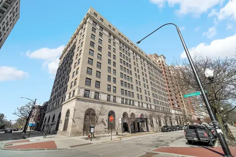2100 North Lincoln Park West Street Chicago IL 60614