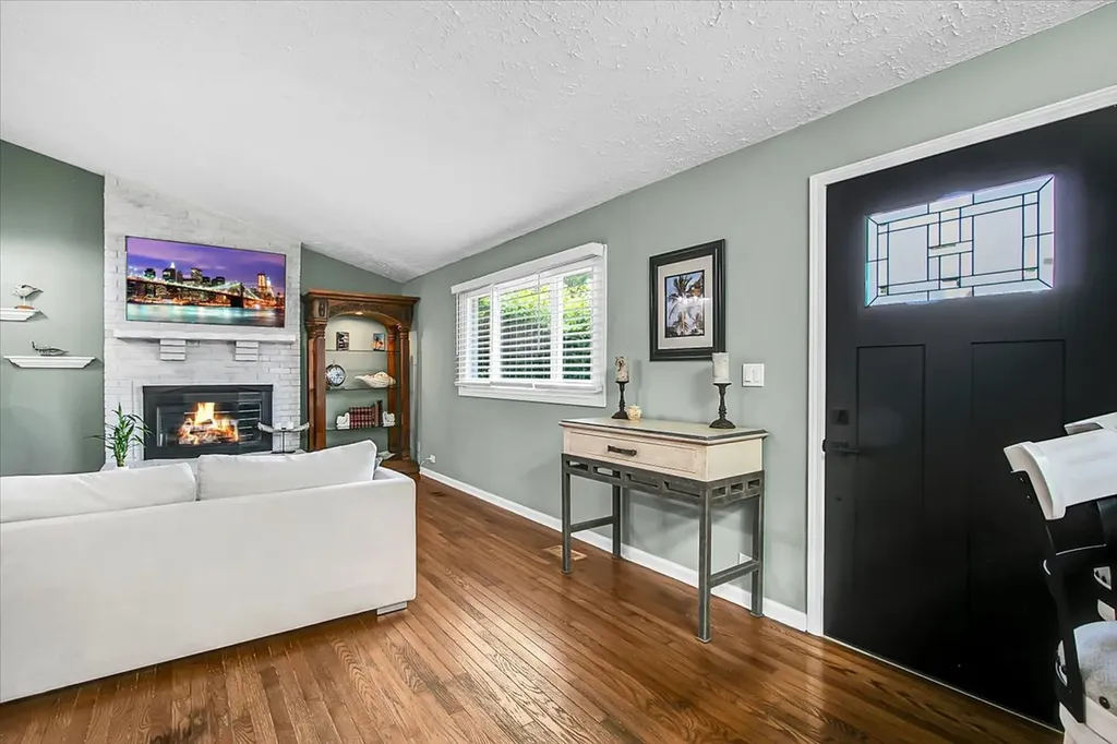 7635 Walnut Avenue Woodridge IL 60517