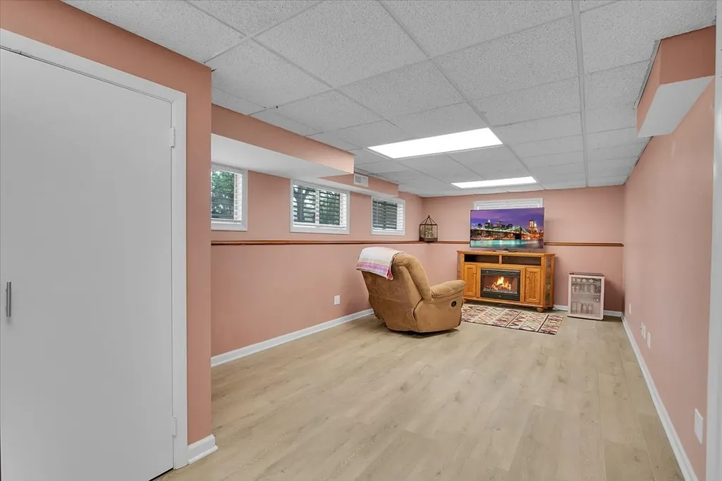 7635 Walnut Avenue Woodridge IL 60517