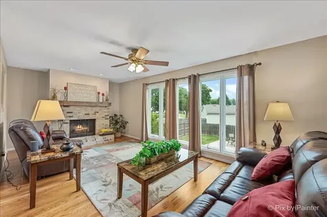 641 Devonshire Lane Crystal Lake IL 60014