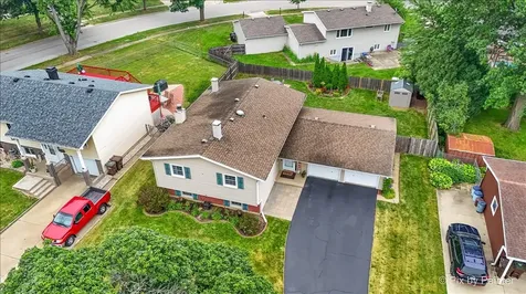 641 Devonshire Lane Crystal Lake IL 60014
