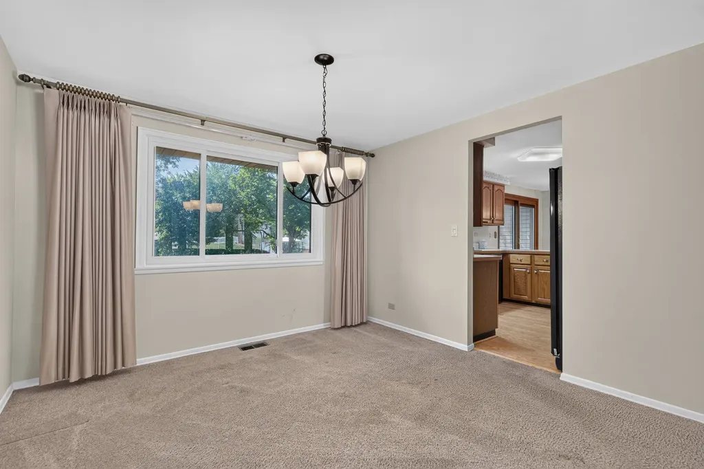 216 Samoset Lane Schaumburg IL 60193