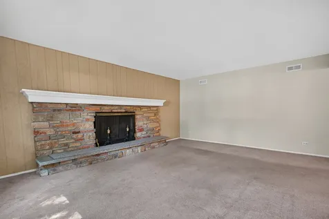 216 Samoset Lane Schaumburg IL 60193