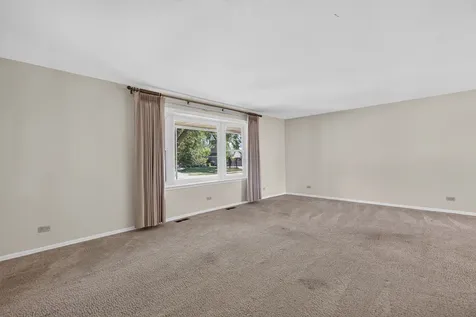 216 Samoset Lane Schaumburg IL 60193