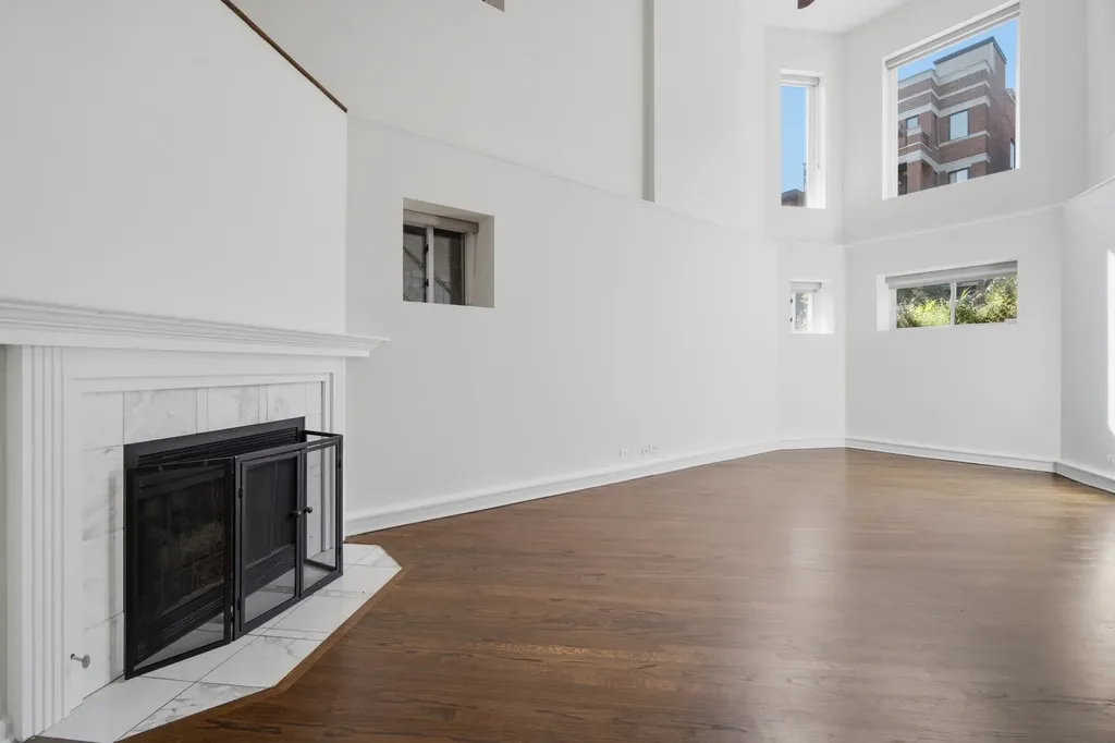 626 West Buckingham Place Chicago IL 60657