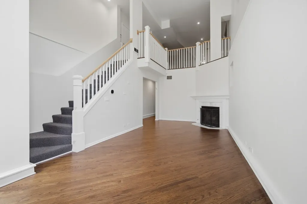 626 West Buckingham Place Chicago IL 60657