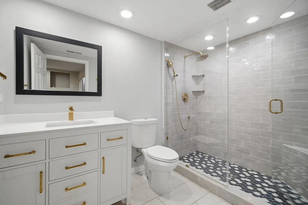 626 West Buckingham Place Chicago IL 60657