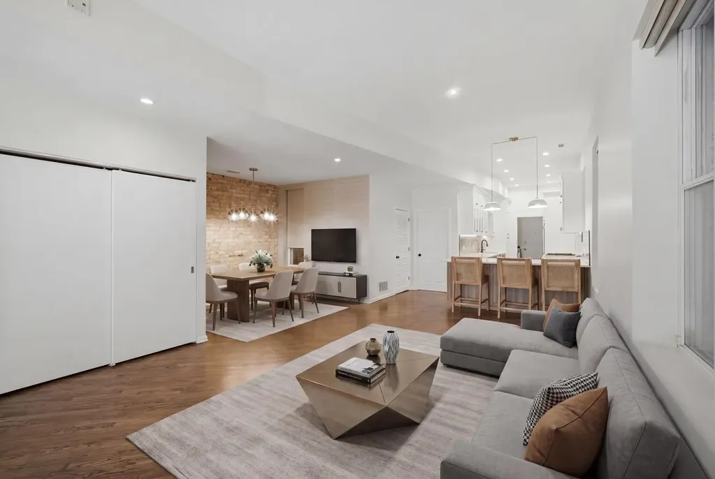 626 West Buckingham Place Chicago IL 60657