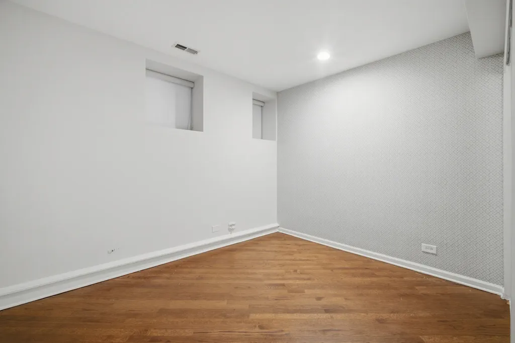 626 West Buckingham Place Chicago IL 60657