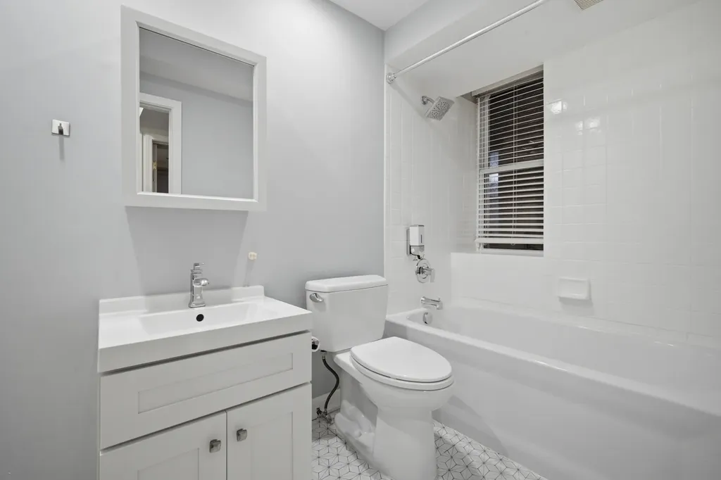 626 West Buckingham Place Chicago IL 60657