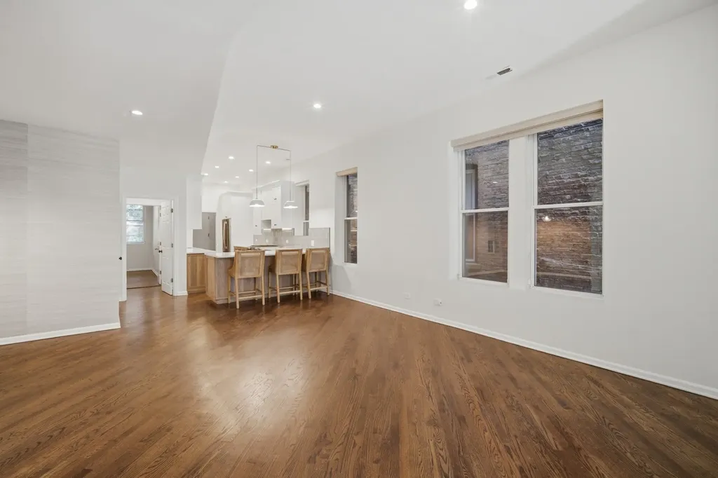 626 West Buckingham Place Chicago IL 60657