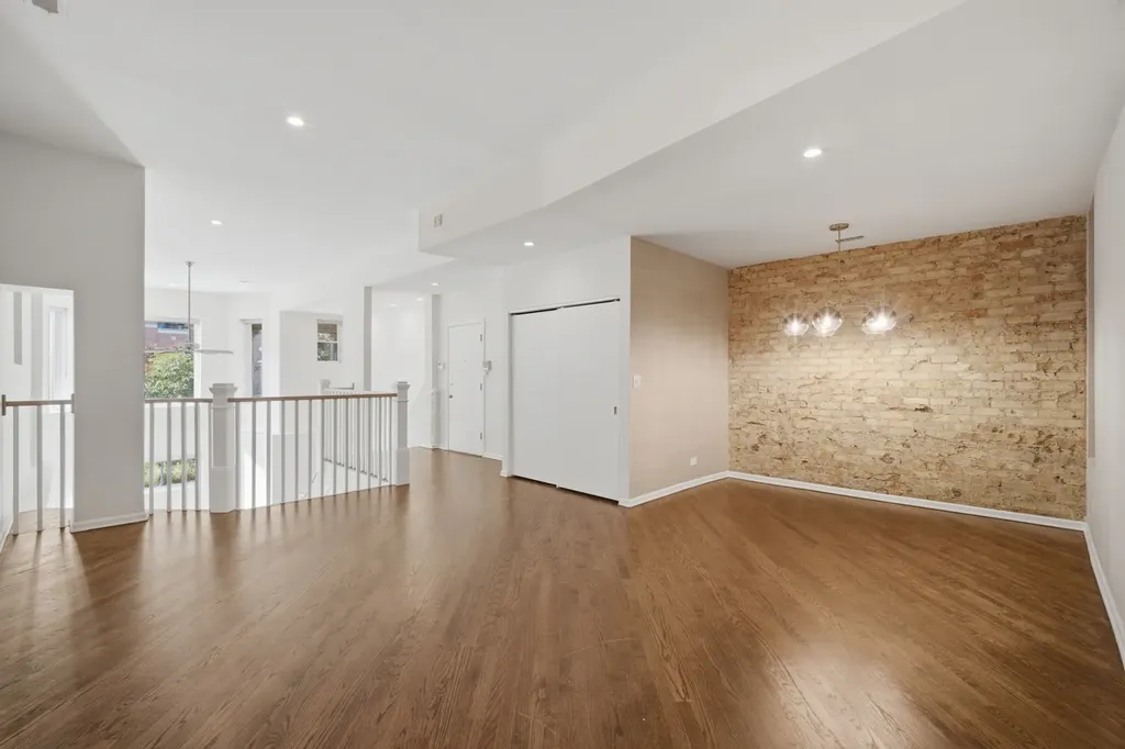 626 West Buckingham Place Chicago IL 60657