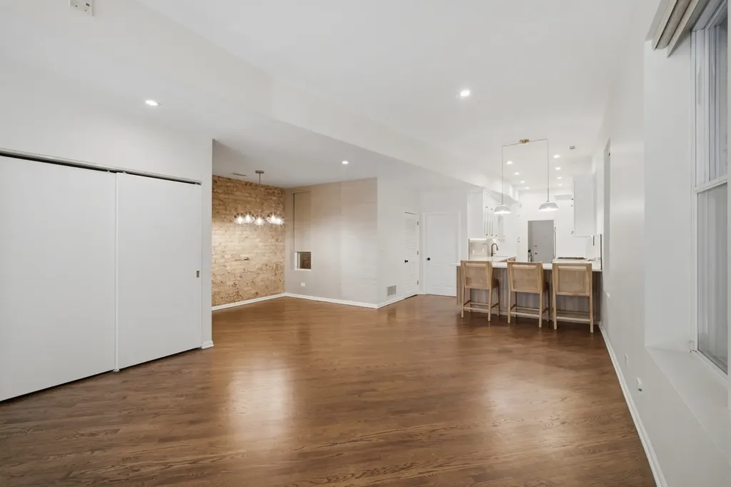 626 West Buckingham Place Chicago IL 60657