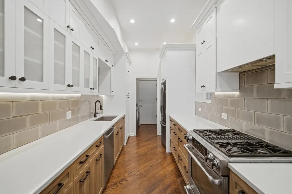 626 West Buckingham Place Chicago IL 60657