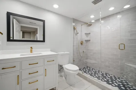 626 West Buckingham Place Chicago IL 60657