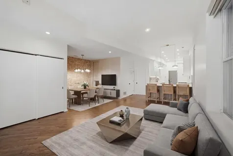 626 West Buckingham Place Chicago IL 60657