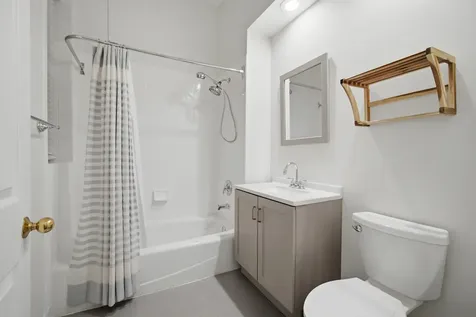 626 West Buckingham Place Chicago IL 60657