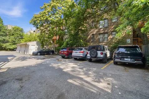 626 West Buckingham Place Chicago IL 60657
