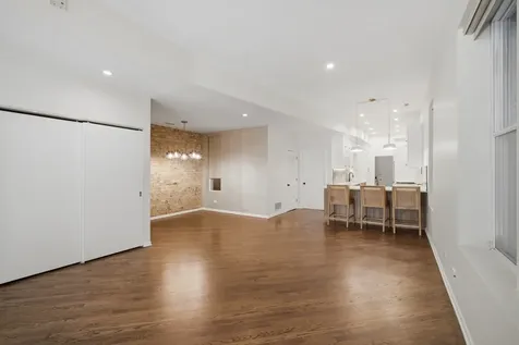626 West Buckingham Place Chicago IL 60657