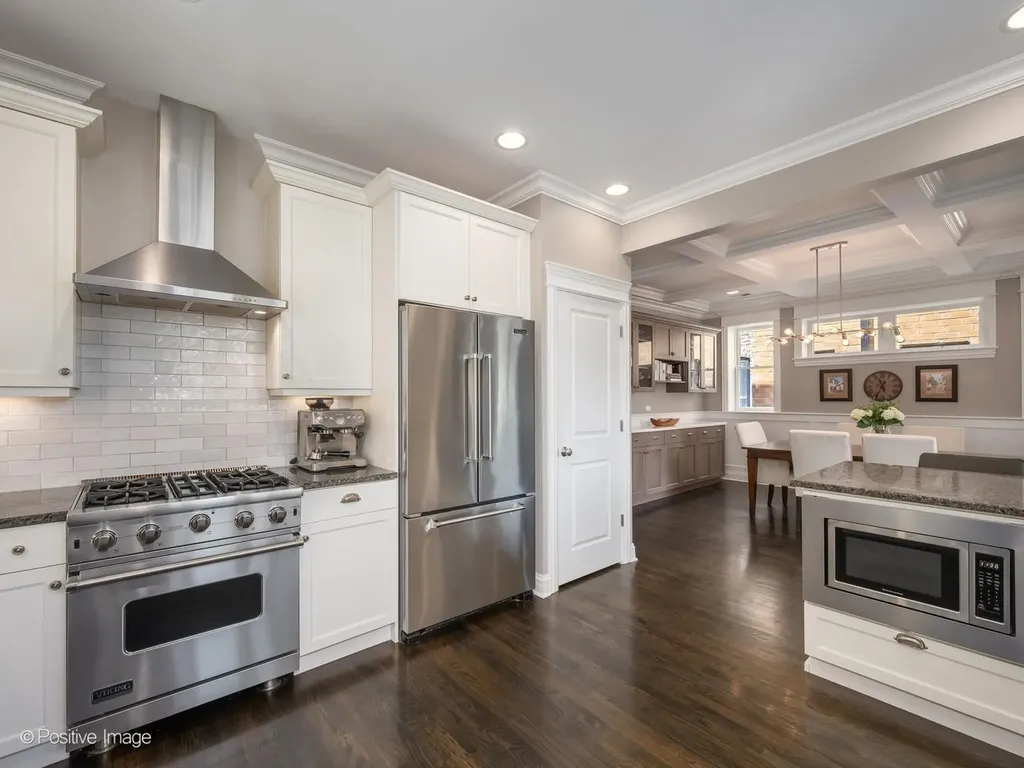 1238 West Argyle Street Chicago IL 60640