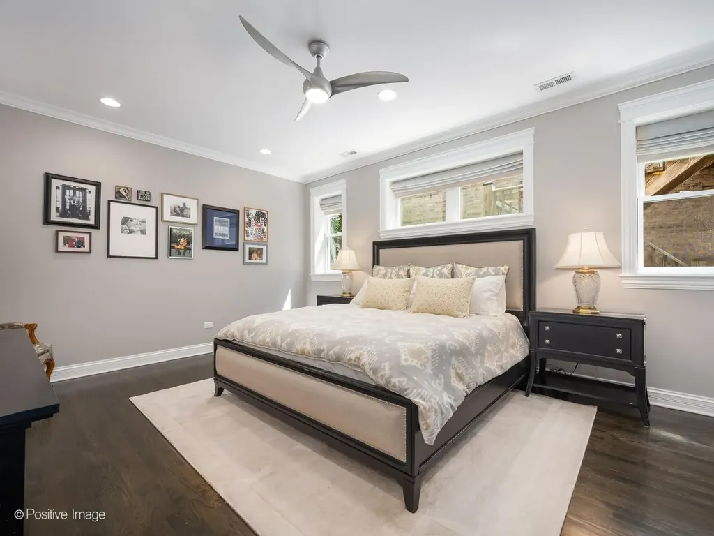 1238 West Argyle Street Chicago IL 60640