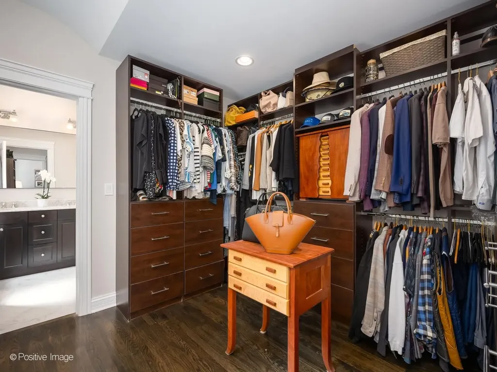 1238 West Argyle Street Chicago IL 60640