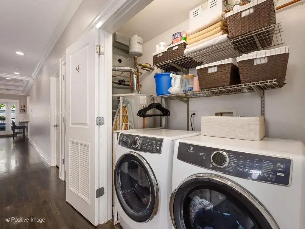 1238 West Argyle Street Chicago IL 60640