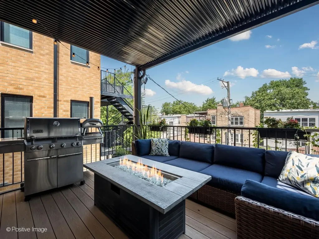 1238 West Argyle Street Chicago IL 60640