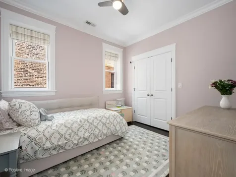 1238 West Argyle Street Chicago IL 60640