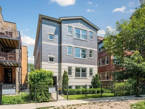 1238 West Argyle Street Chicago IL 60640