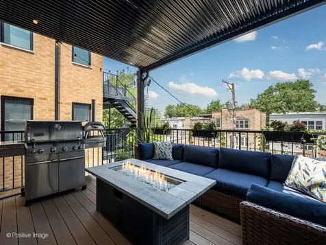 1238 West Argyle Street Chicago IL 60640
