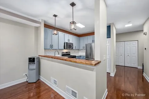 102 Neutrenton Avenue Elgin IL 60120