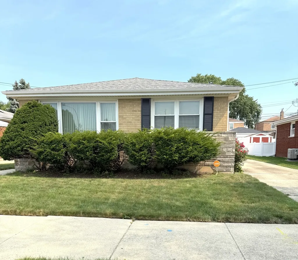 2816 West Seipp Street Chicago IL 60652