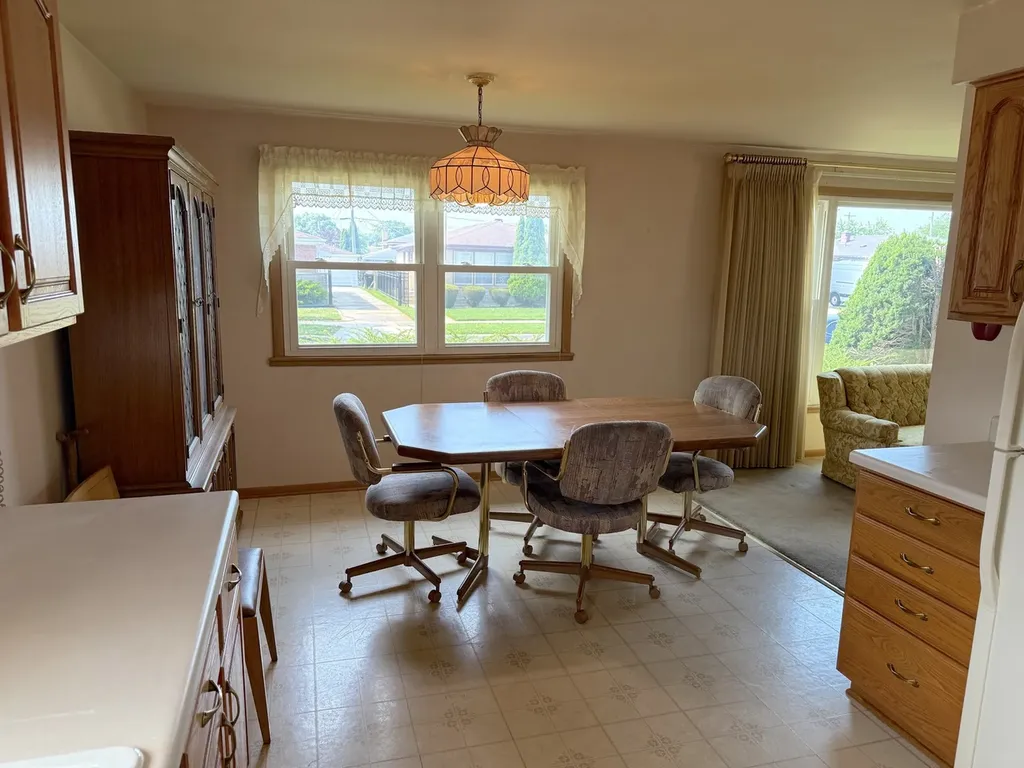 2816 West Seipp Street Chicago IL 60652