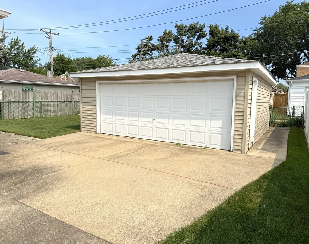 2816 West Seipp Street Chicago IL 60652