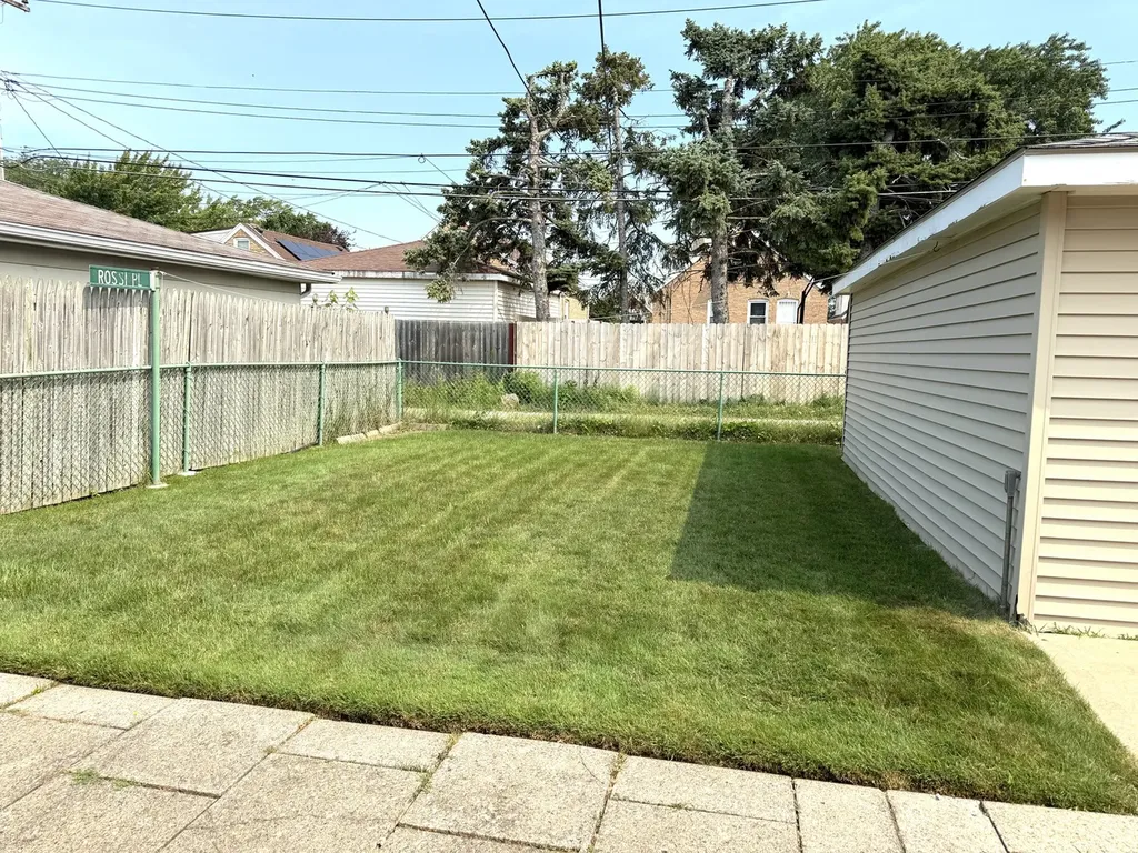 2816 West Seipp Street Chicago IL 60652