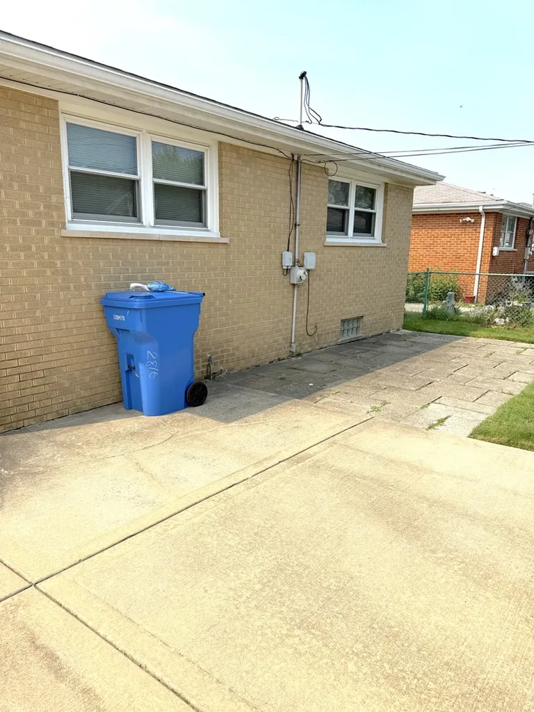 2816 West Seipp Street Chicago IL 60652