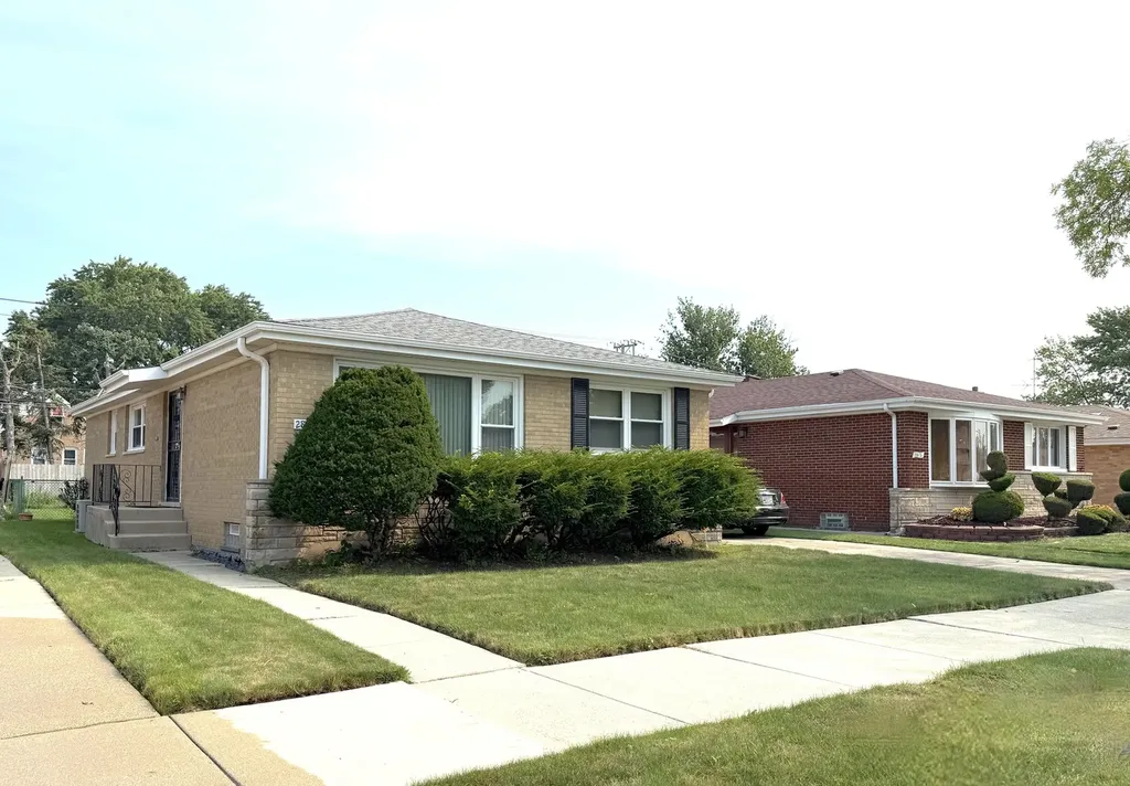2816 West Seipp Street Chicago IL 60652