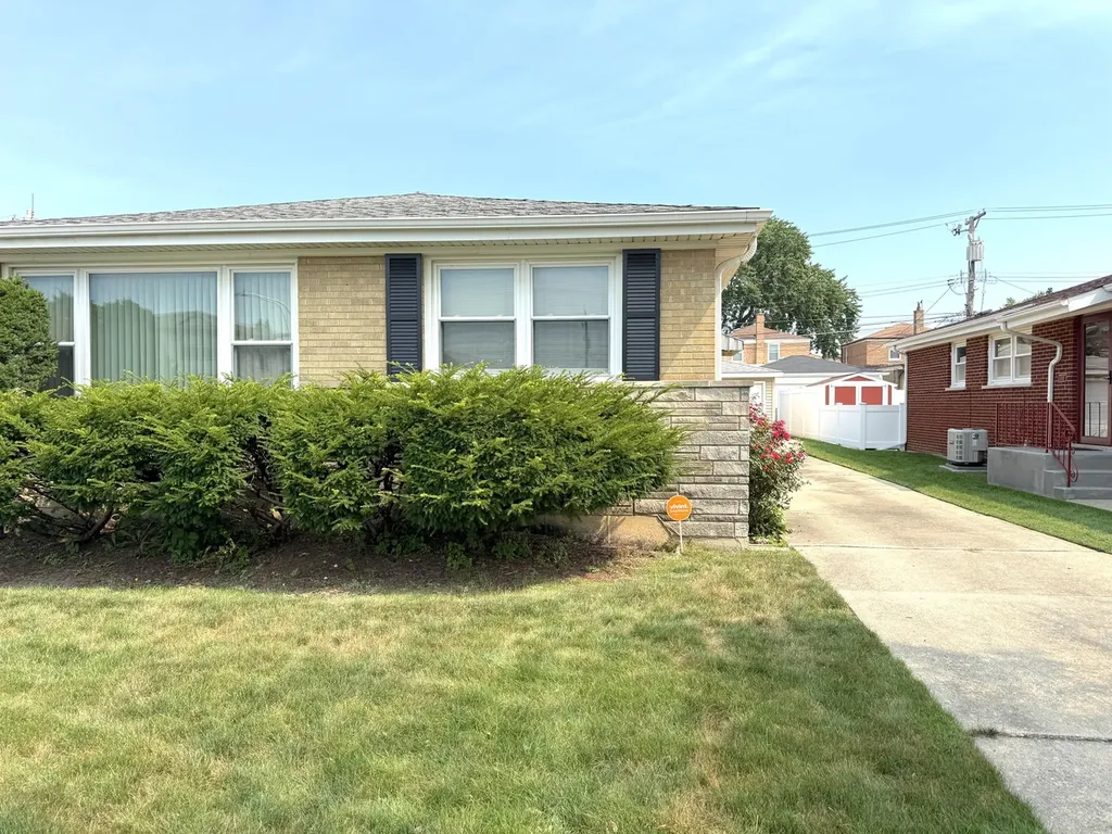 2816 West Seipp Street Chicago IL 60652