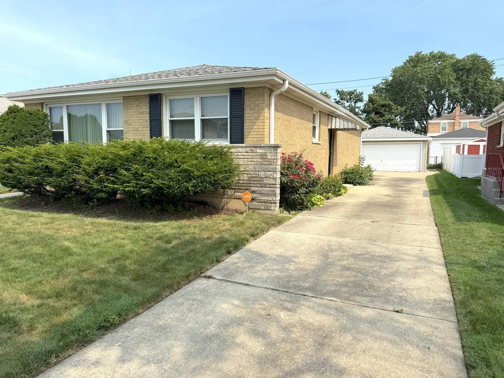 2816 West Seipp Street Chicago IL 60652
