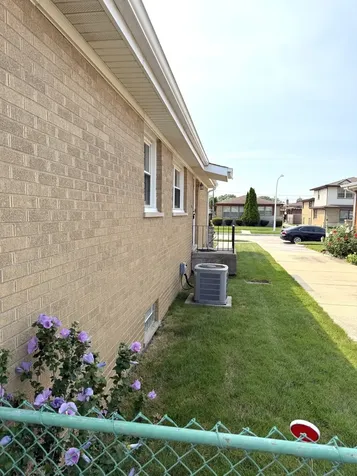 2816 West Seipp Street Chicago IL 60652