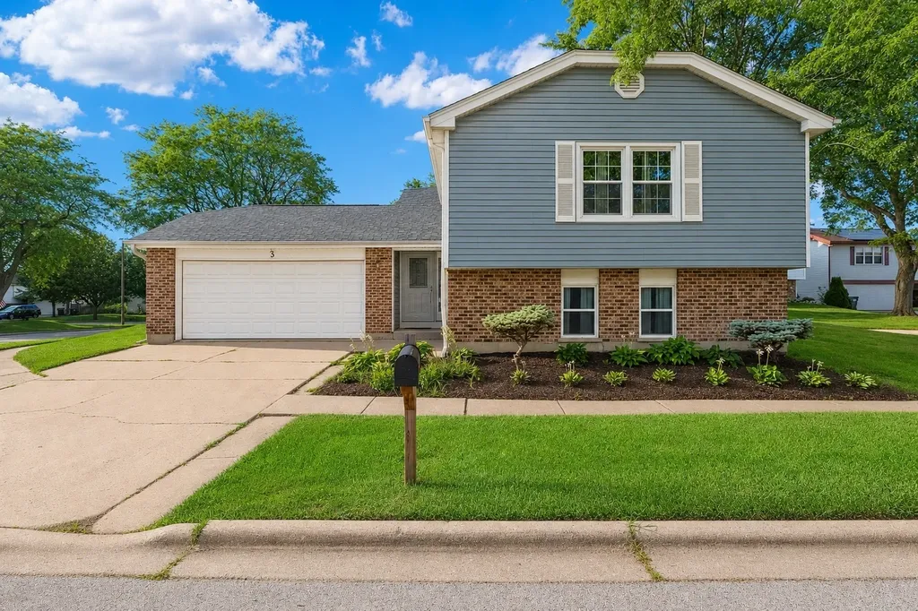 3 Whitehall Court Streamwood IL 60107