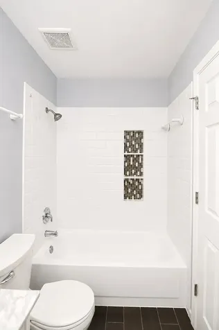 3 Whitehall Court Streamwood IL 60107