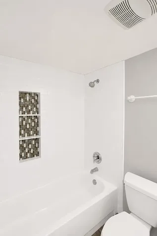 3 Whitehall Court Streamwood IL 60107